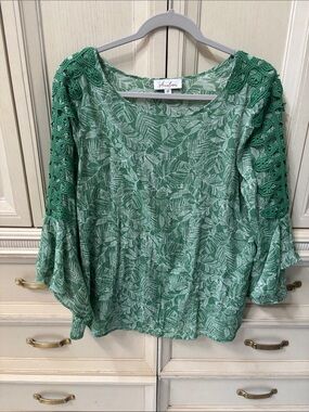 Ariella Green Leaf-Print Crochet Sleeve Blouse